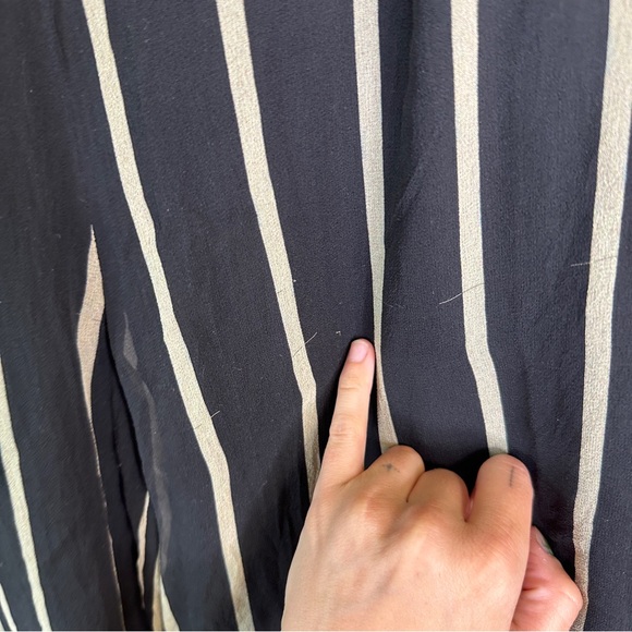 🦋5/20$🦋 striped wide leg pants - Picture 6 of 9